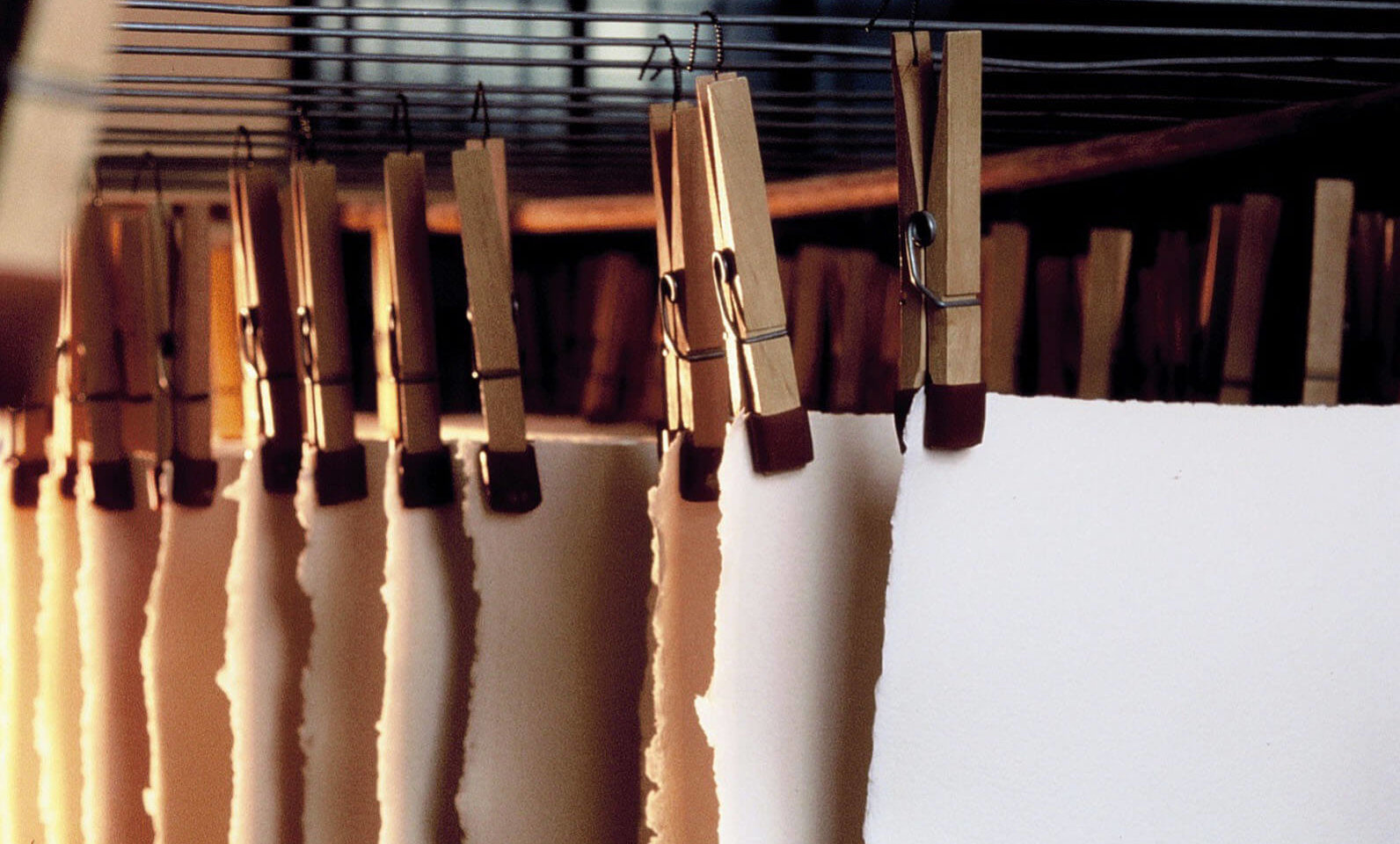 Hanging ARCHES® papers